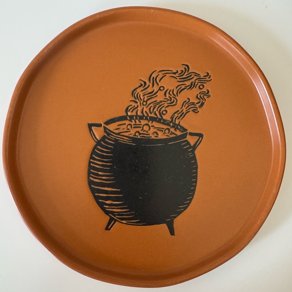 NWT 6in Halloween Stoneware Cauldron Appetizer Plate
